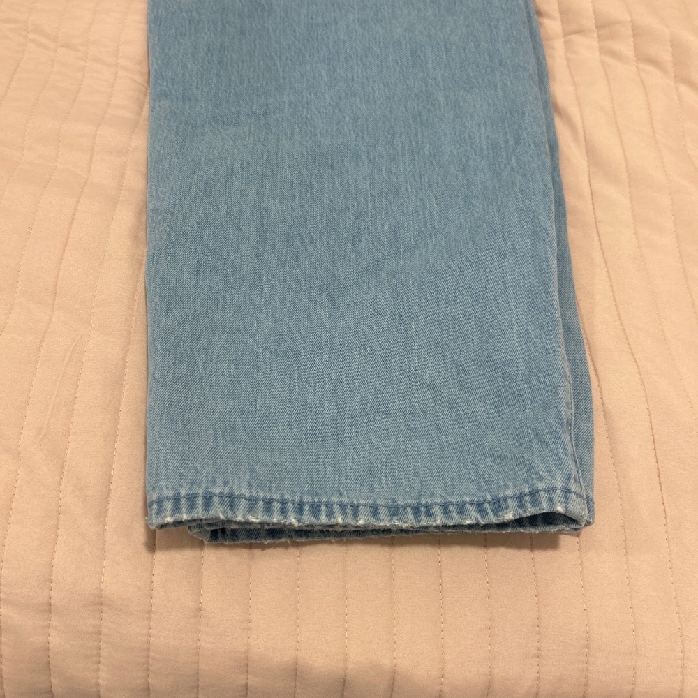 Hollister Low-Rise Medium Wash Baggy Jeans - Picture 6 of 6